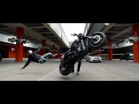 Captain America : Civil war Bucky bike scene